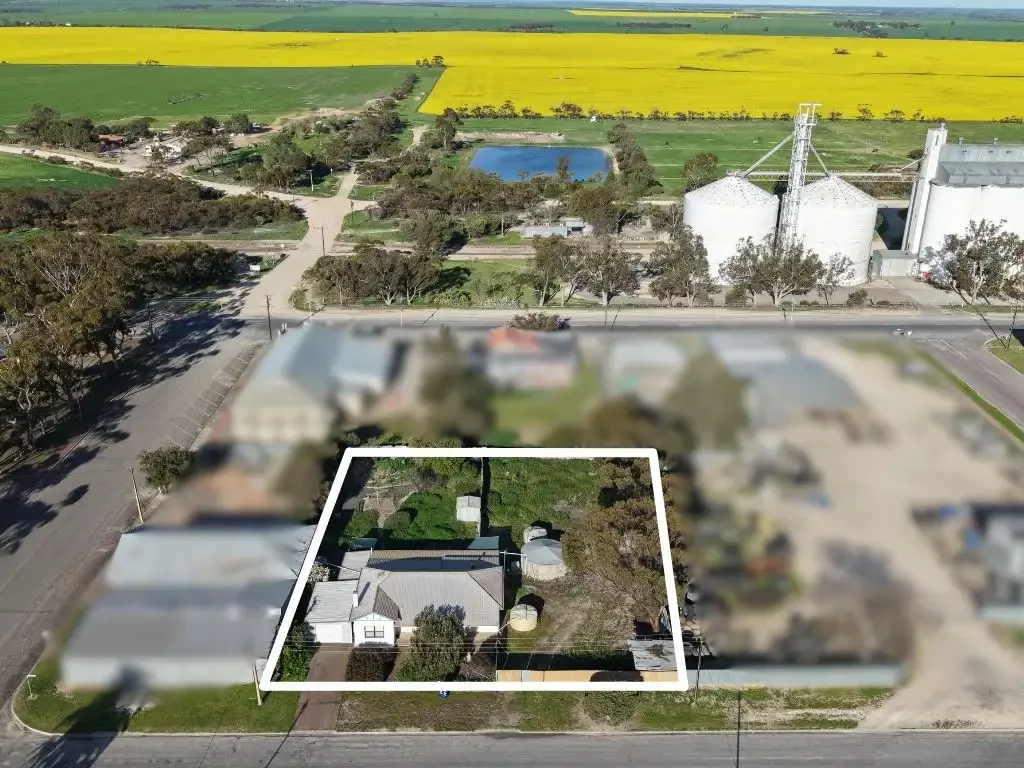 Lock 4બેડરૂમ Character home with plenty more