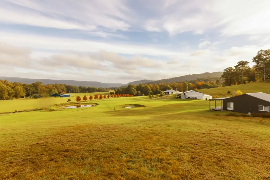 Millfield Spectacular Acreage with a Country Homestead and Two Separate Studios