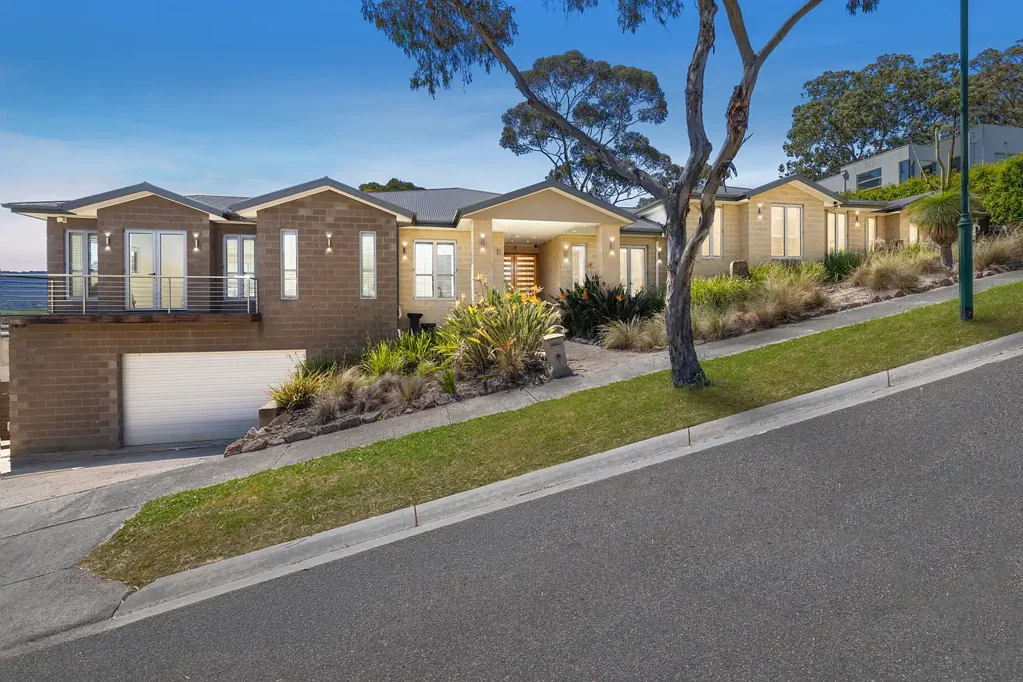 Lysterfield 6房 宏大家庭生活，非凡娱乐空间 Grand-Scale Family Living with Exceptional Entertaining Spaces