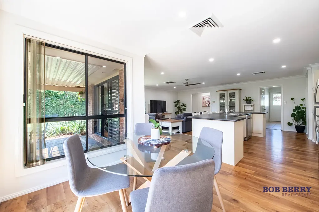 Dubbo 4कमरा Leafy Retreat in Convenient Location