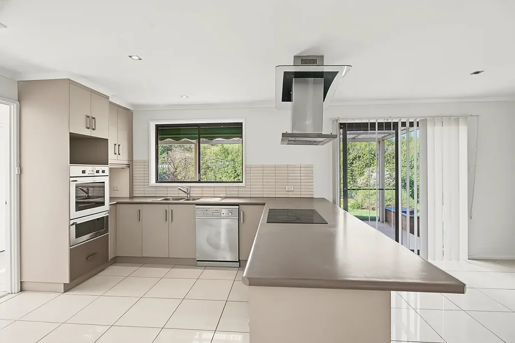 Bright & Modern Living in West Albury