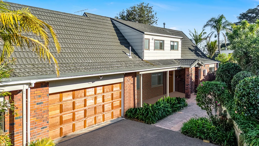Bucklands Beach 5 Bedroom Bigger, Beautiful & Brick - Walk to Macleans