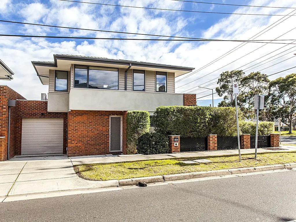 Spacious, Light-Filled Living in a Convenient Location