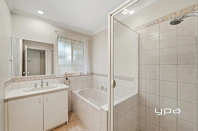 74 Sorbonne Dr, Sunbury, VIC 3429, 3房, 2浴, House