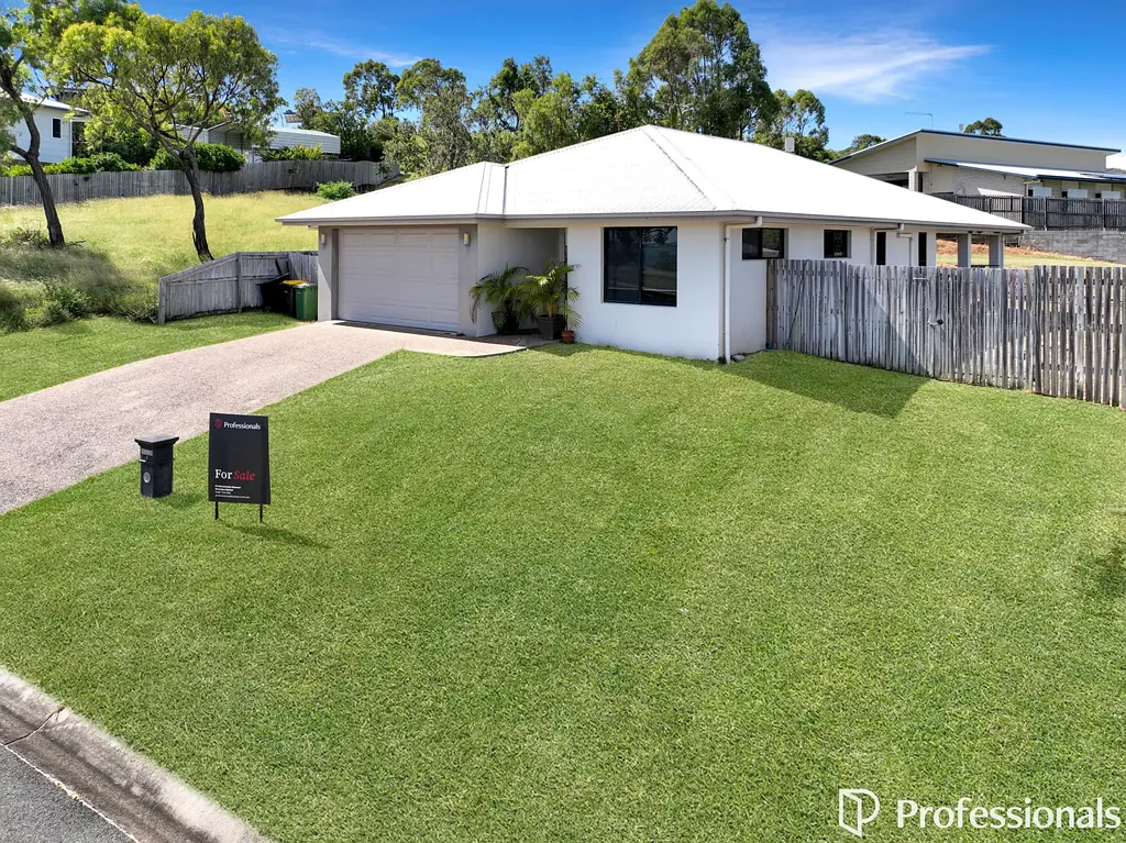 Bowen 4 Bedroom ELEVATED COASTAL LIVING - THE PERFECT FAMILY RETREAT