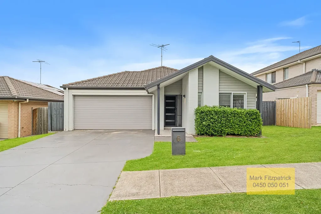 Spring Farm 3部屋 Spacious 3-Bedroom Home on a Generous 449m² Block in Spring Farm