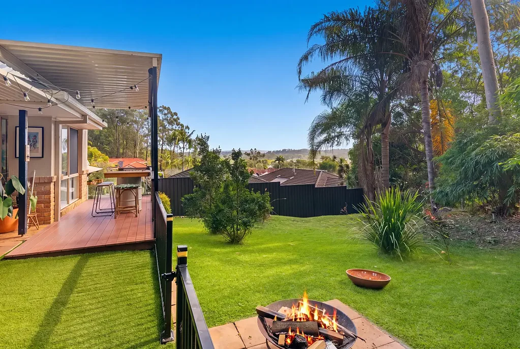 Elanora 3房  THE POSSIBLE DREAM! - Parkside Paradise in the Heart of Elanora.