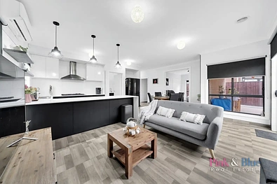 10 Clover Drive, Rockbank, VIC 3335, 4 slaapkamers, 3 badkamers, House
