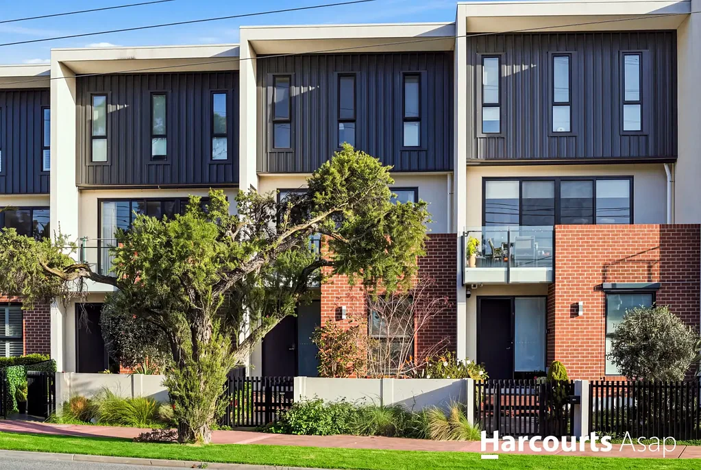 Mordialloc 4Phòng ngủ Luxury Bayside Living with Four Bedrooms, Three Levels & Exceptional Space