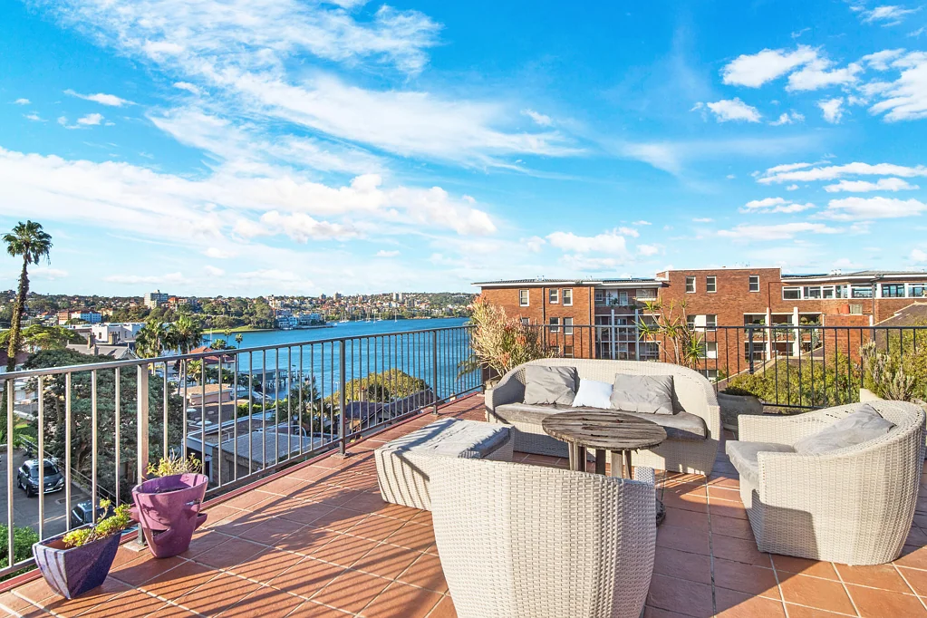 Penthouse Apartment in Prime Location