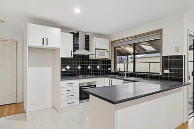 8 Adley Place, Hampton Park, VIC 3976, 3 rūma, 2 rūma horoi, House