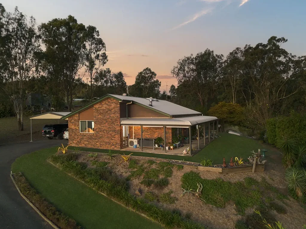 Fernvale 3Phòng ngủ Acreage Living With Views, Space, Privacy & The Ultimate Shed Setup