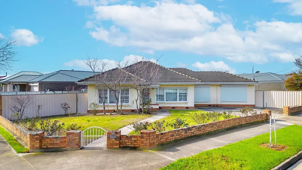 Findon 4房  Developer's Dream - 775sqm Corner Allotment