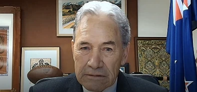 联合政府内部开撕？！Winston Peters怒喷国家党信任投票，财长公开回怼：为选票瞎捣乱