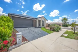 124 James Melrose Drive, Brookfield