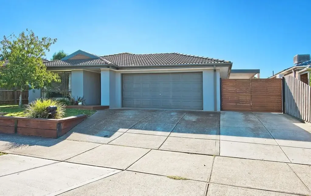 Amazing family living with side access on 611m²