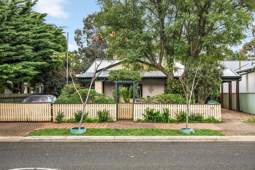 Millswood 3Moenga Go your own way; 696sqm of Millswood with every option open…