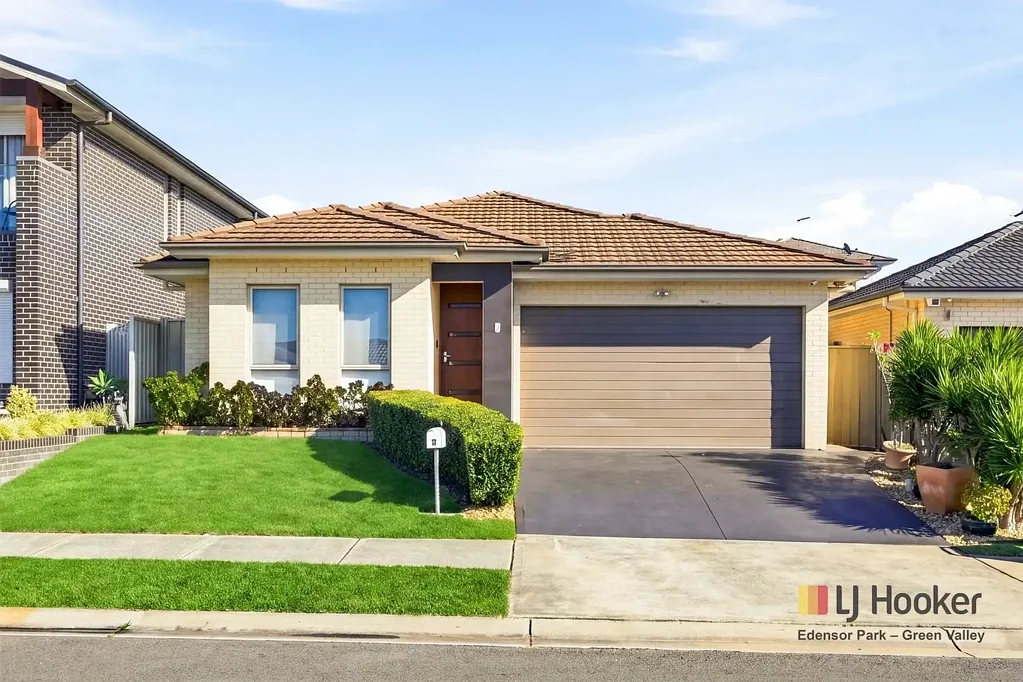 Middleton Grange 3Zimmer Spacious 3-Bedroom Home + Study room + Theatre room in Middleton Grange