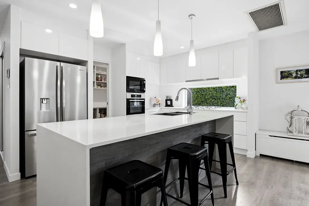 Palmview 4Zimmer A Cut Above the Rest - Luxury Family Living with Thoughtful Design - REF: 4489
