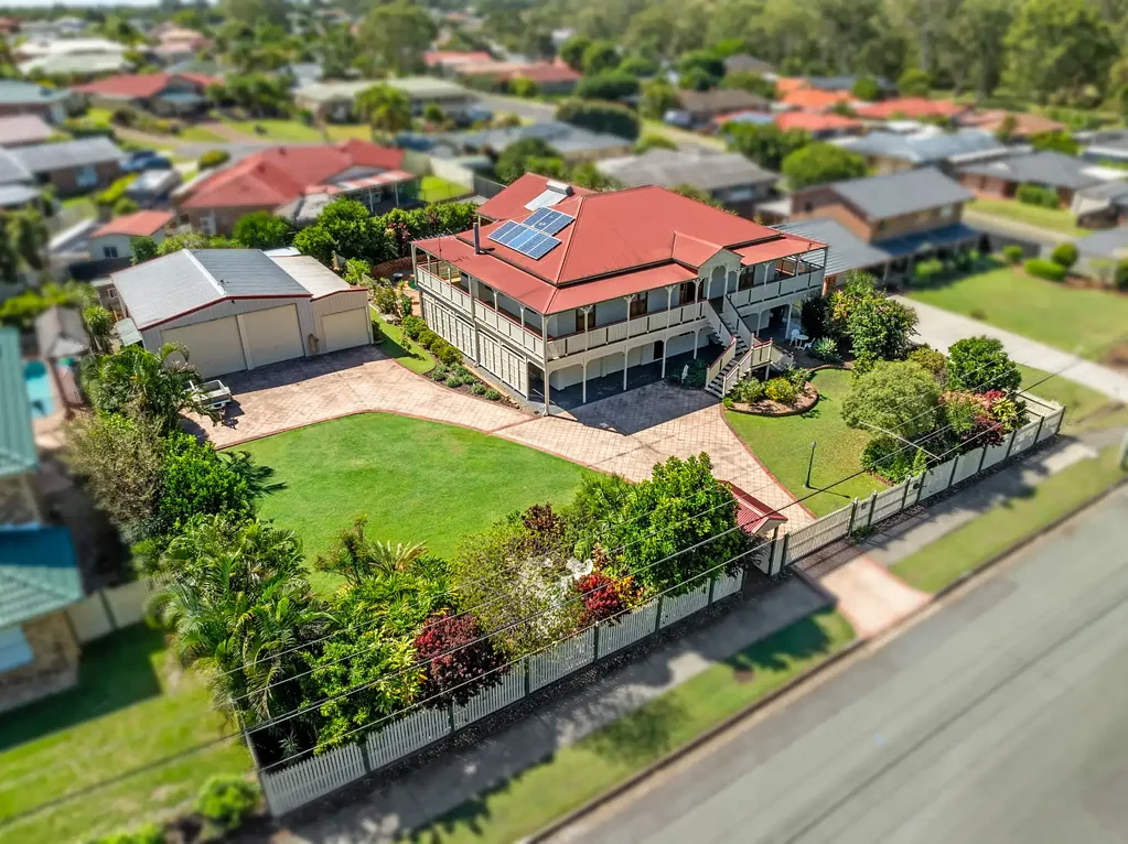 Birkdale 6 Slaapkamer A GRAND FAMILY ESTATE ON 1,614m2 | PRESTIGE, PRIVACY & TIMELESS ELEGANCE - EXCEPTIONAL FAMILY LIVING WITH DUAL LIVING FLEXIBILITY