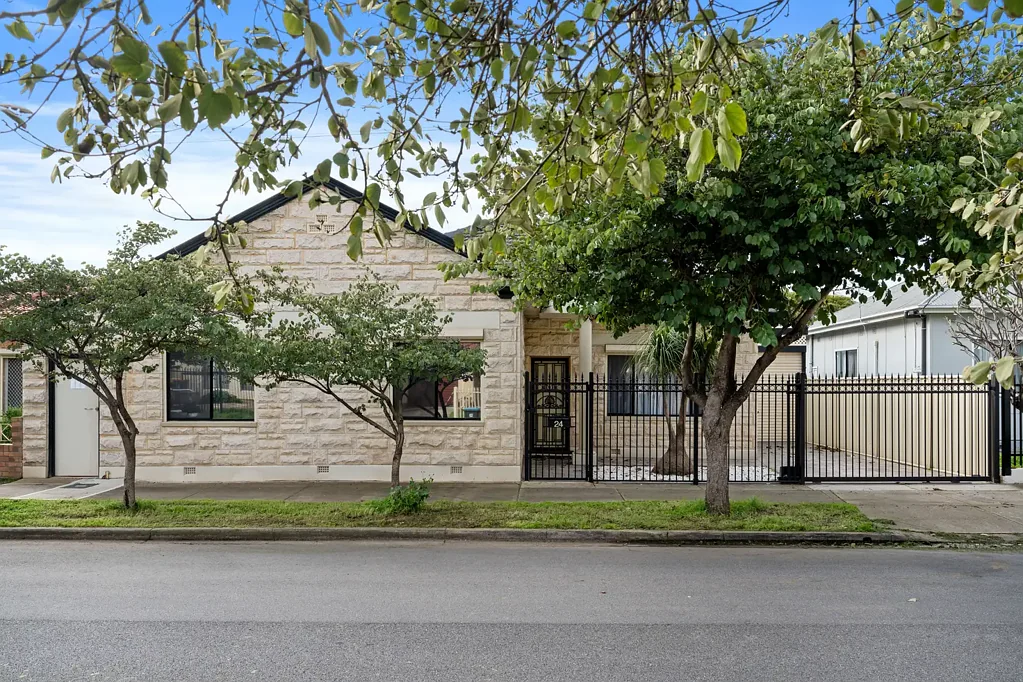 Croydon Park 5房  A Bold Reinvention Of Five-Bedroom Flexibility - With A Studio Bonus