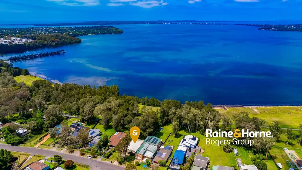 San Remo 4 Bedroom Waterfront Family Home