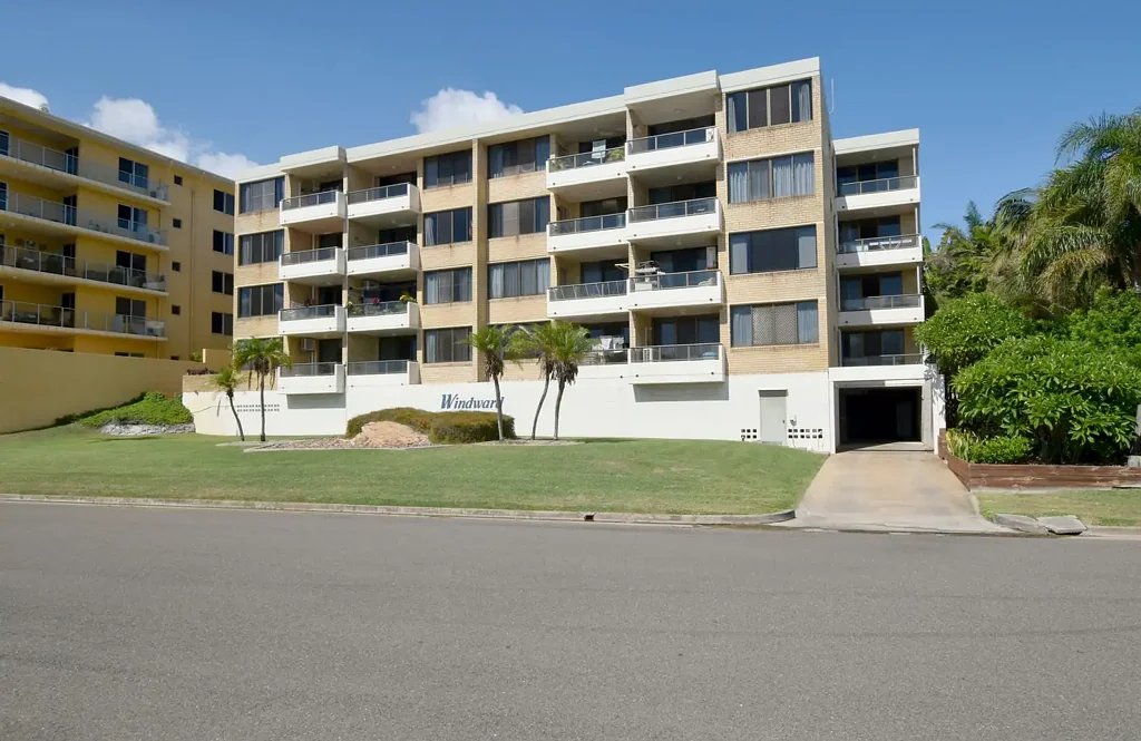 BEACH FRONT UNIT IN BARNEY POINT