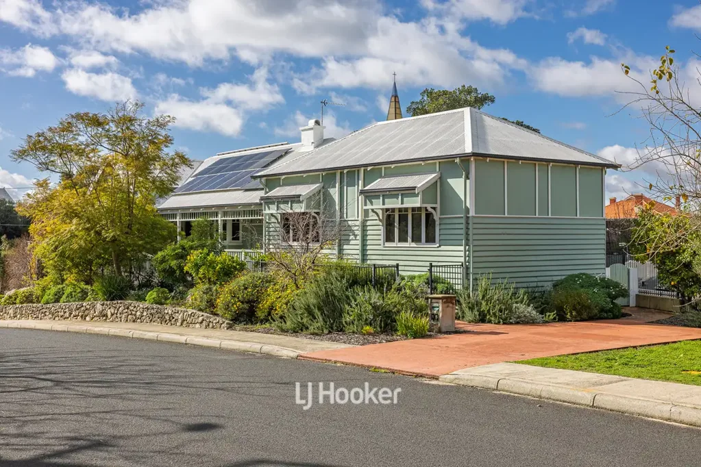 Bunbury 4 Bedroom Timeless 1900�s Charm with Modern Comforts, City / Darling Escarpment Views & Ga