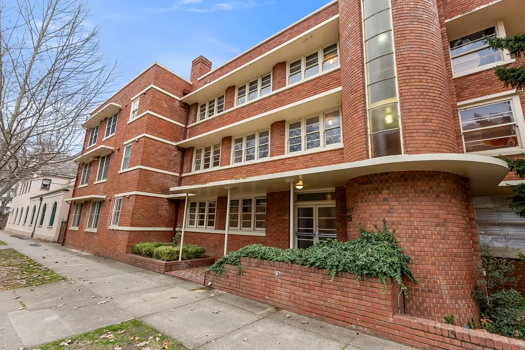 "Henley Court An Art Deco Complex"