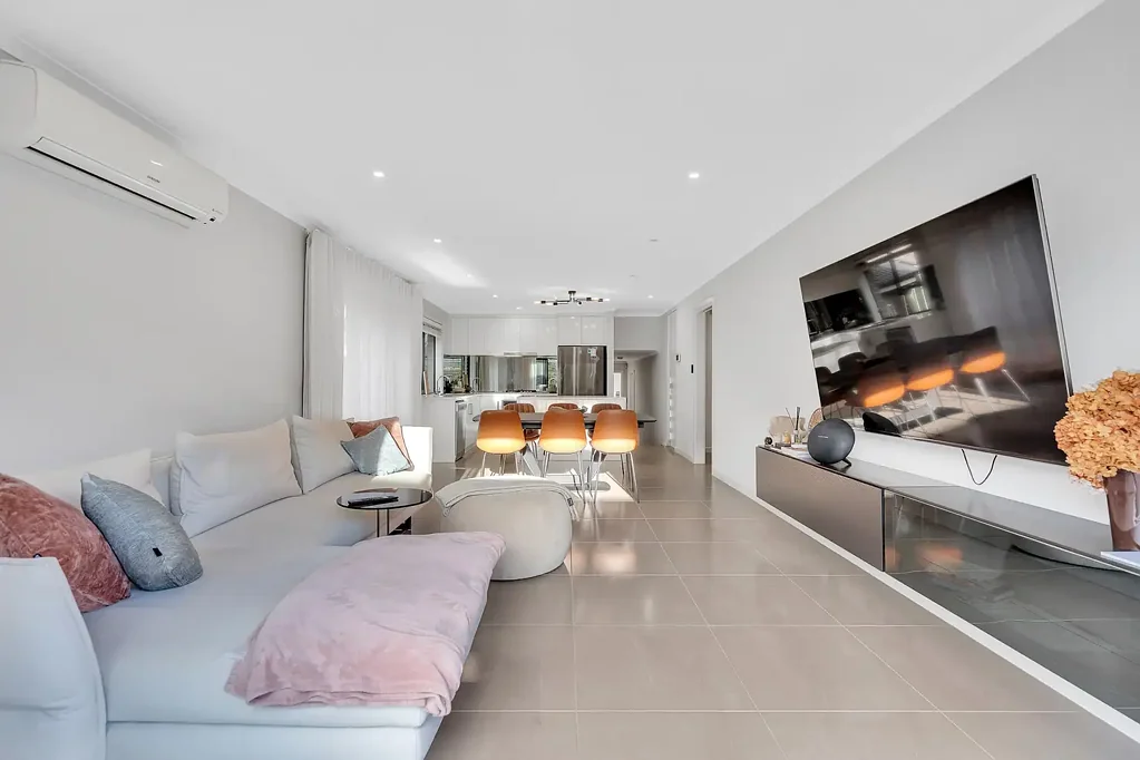 Modern Fully Furnished Home in the Heart of Hallett Cove