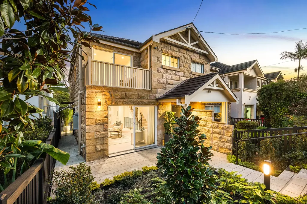 Mosman 3房 精英城区地段的卓越住宅，提供拎包入住的奢华体验 Striking Residence Offering Turnkey Luxury in an Elite Suburb Pocket