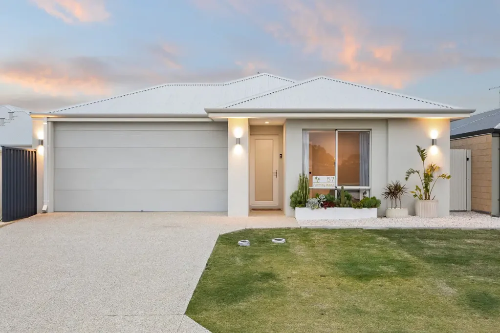 Meadow Springs 3Zimmer Why: Because style, design and location combine in this immaculate and newly built family home