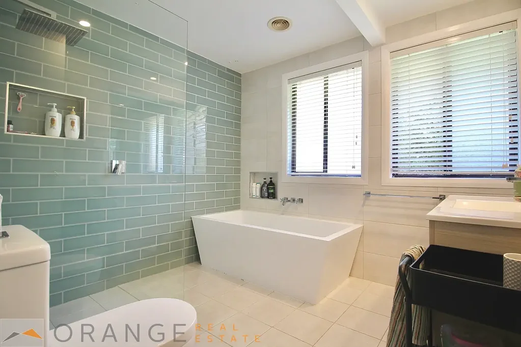 1 Endeavour Avenue, Orange, NSW 2800