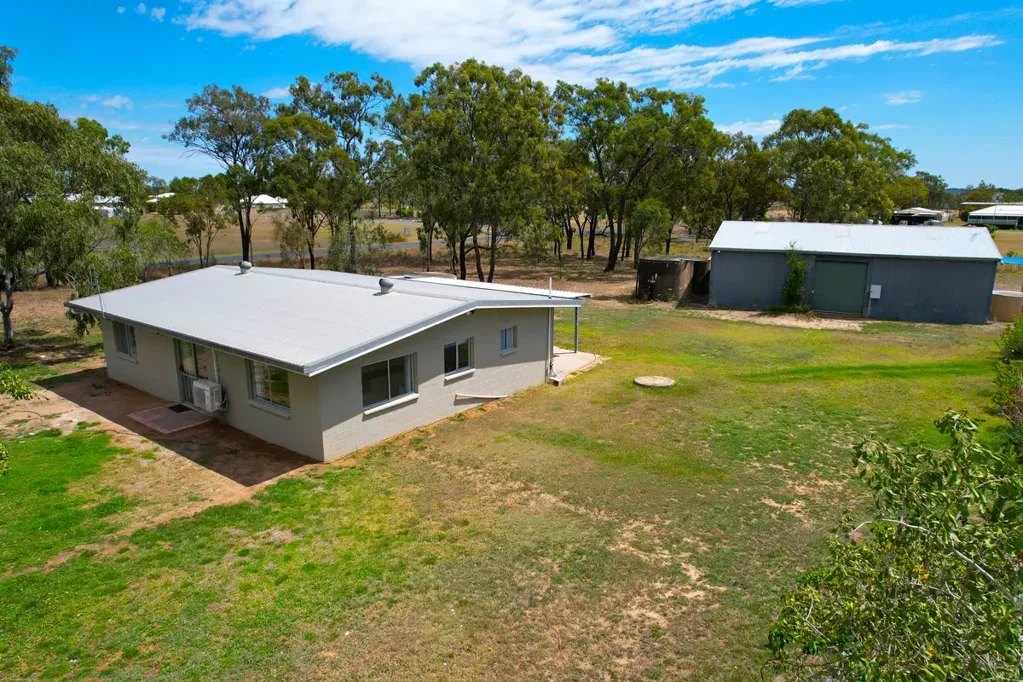 Gracemere 3ਬੈੱਡਰੂਮ 3 Bedrooms, Big Shed, 1.22ha on Town water!