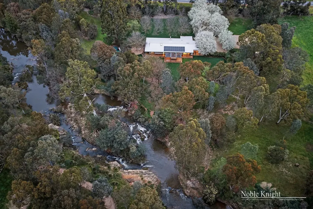 Strath Creek "King Parrot Farm"