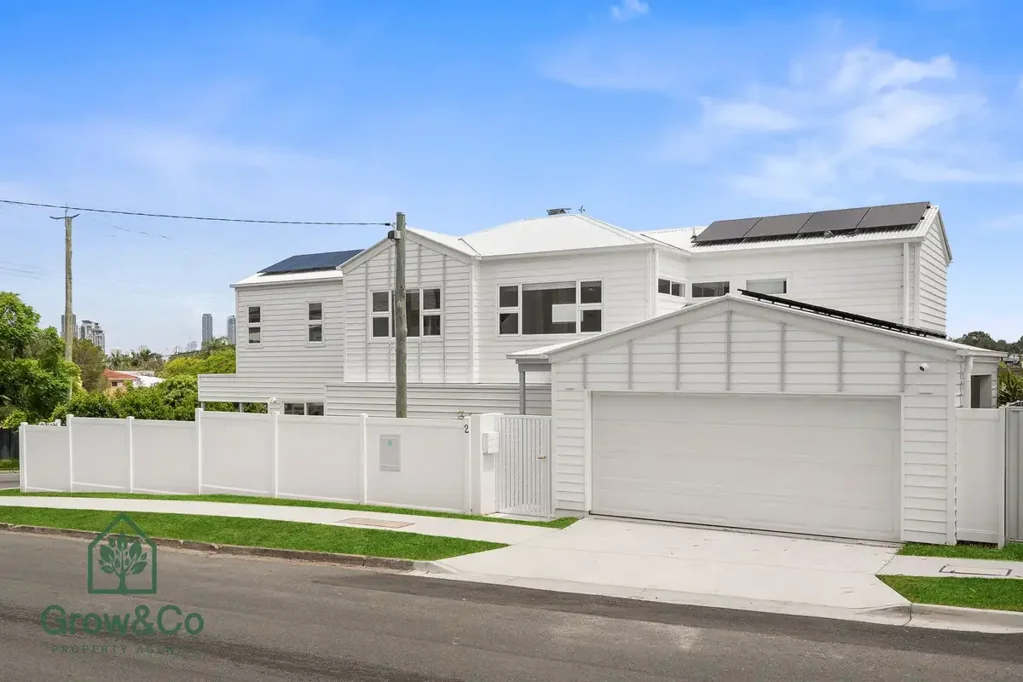 2 Fourth Avenue, Labrador, QLD 4215