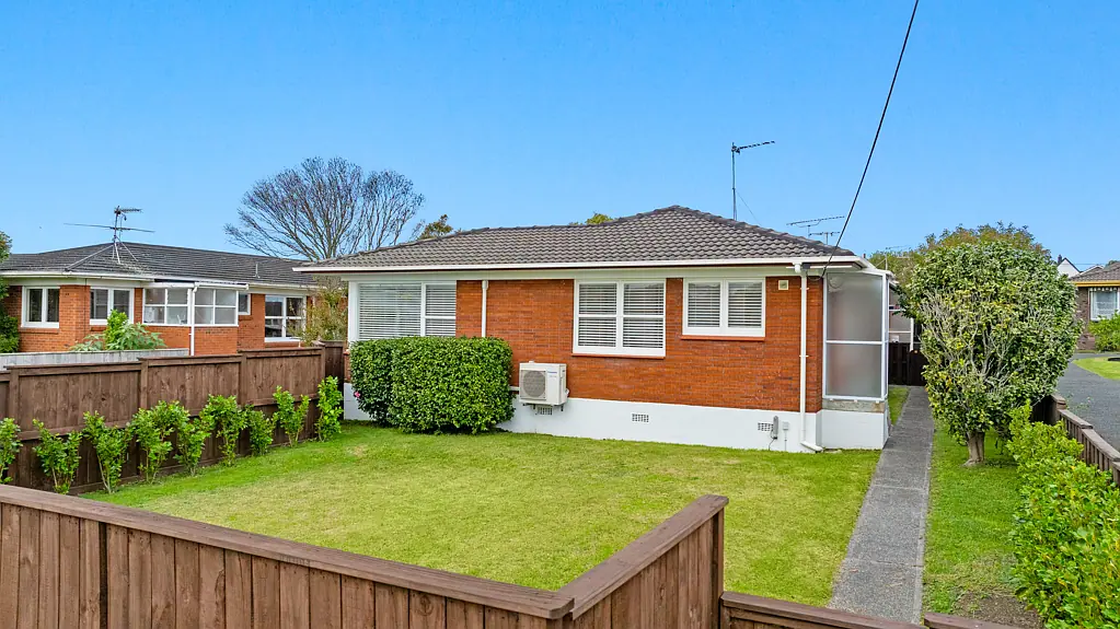 1/18 Shakespeare Road, Milford, North Shore City, Auckland