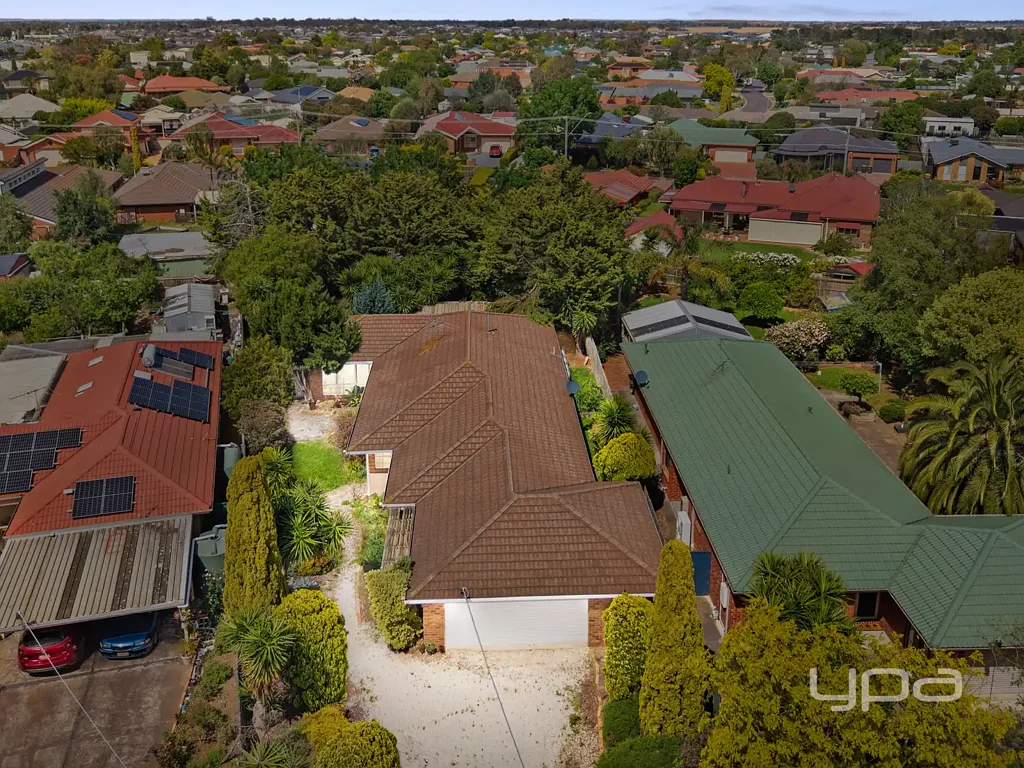 Werribee 4 Slaapkamer 10 Hartwell Court, Werribee – A Rare 1066m² Opportunity in Prestigious Westleigh Gardens!!