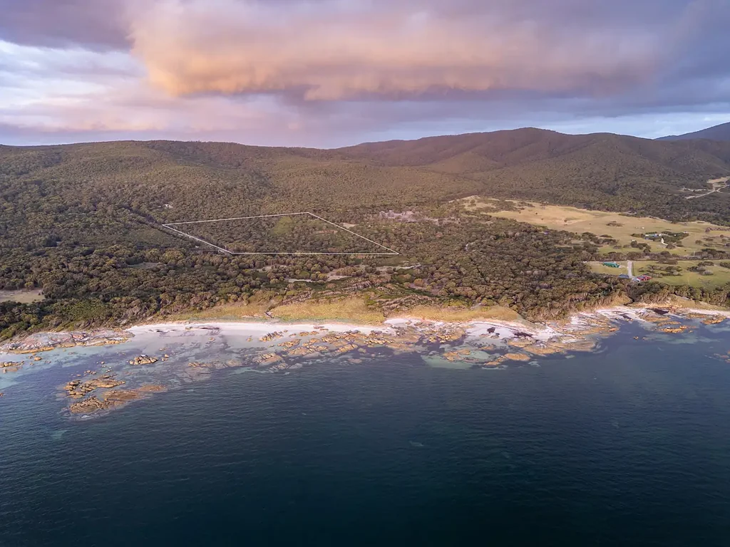 Blue Rocks A substantial land holding in a stunning locale.