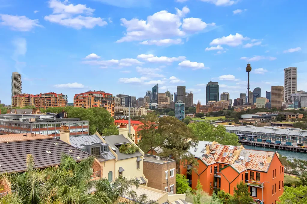 Light & Bright One Bedroom with Harbour Views