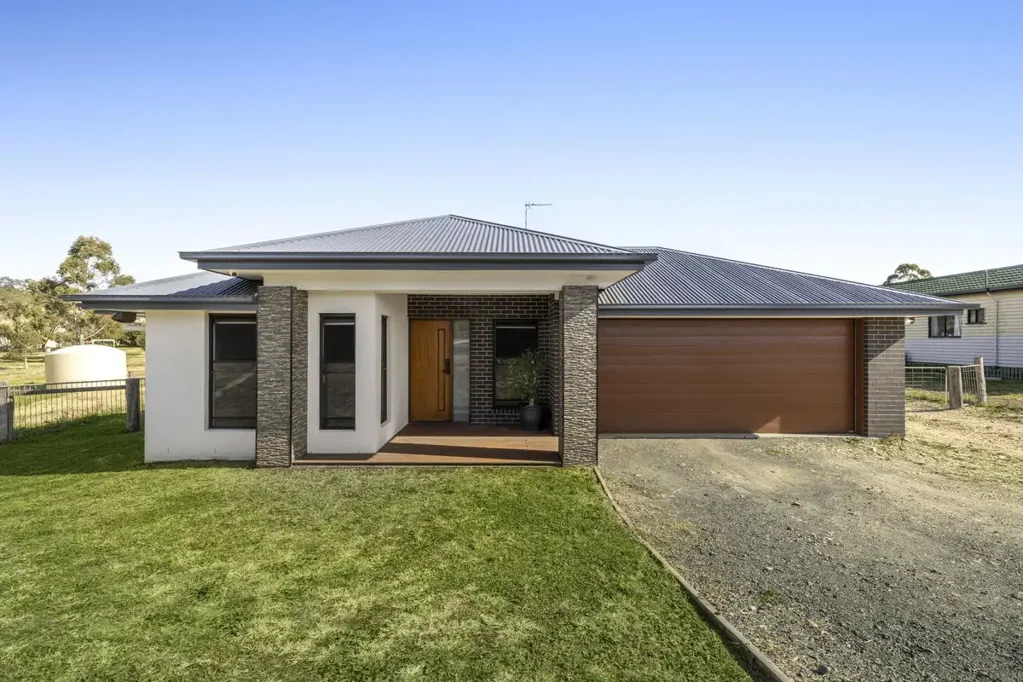 54 Phipps Drive, Meringandan West, QLD 4352