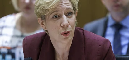 降息后利率反升，新任央行行长回应市场震荡