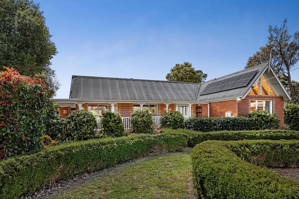49 White Avenue, Romsey, VIC 3434