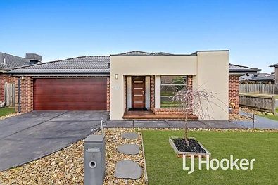 Clyde North 4房  Modern Family Living on a Spacious Corner Block with Butler�s Kitchen & Entertai