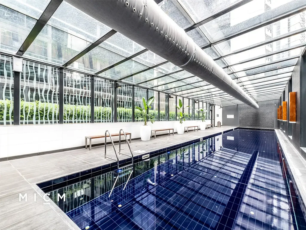 Modern and Spacious One Bedroom in the Heart of Southbank!