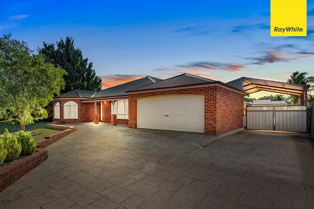 Brookfield 5Zimmer Spacious Family Living in a Prime Brookfield Location!