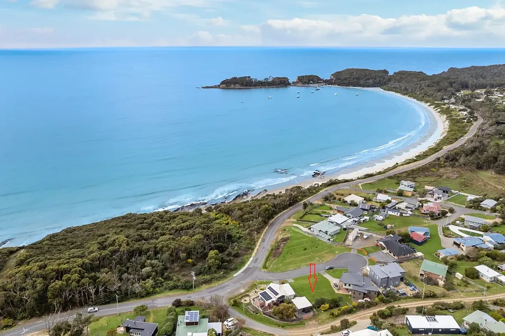 Eaglehawk Neck  Prime Coastal Opportunity Overlooking Pirates Bay! Camp here NOW for Christmas and build later