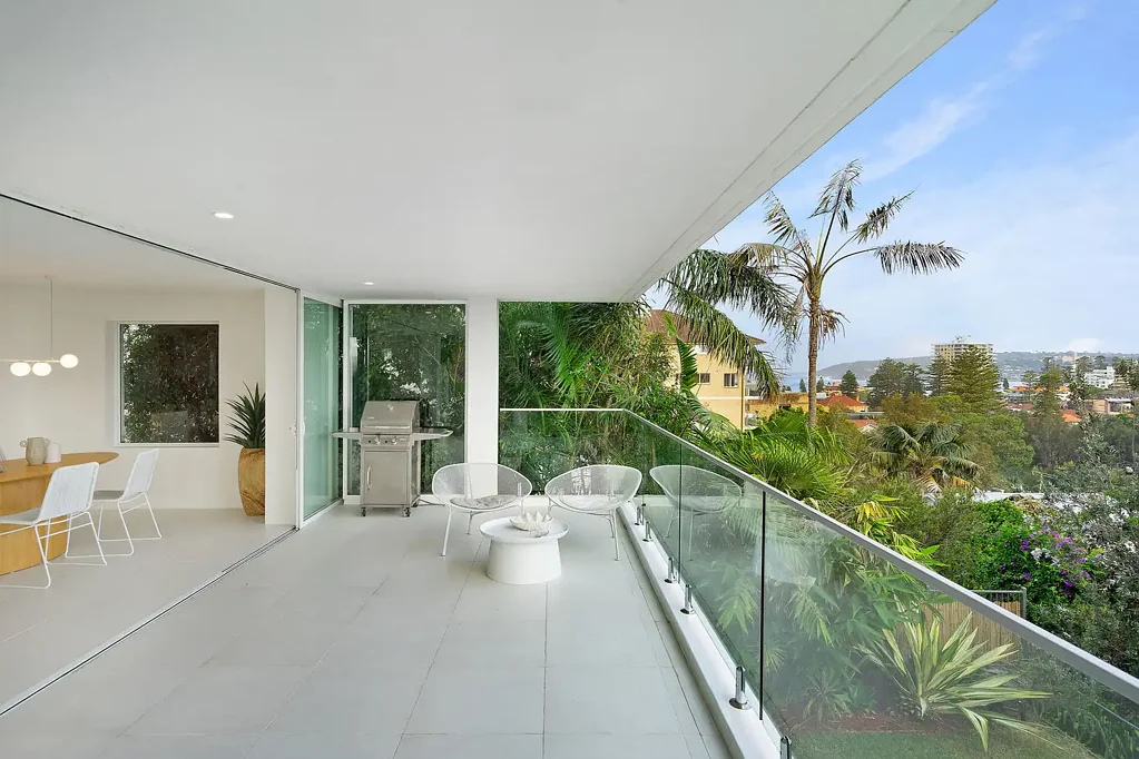 Renovated Executive Beach Pad with a Breathtaking Panorama