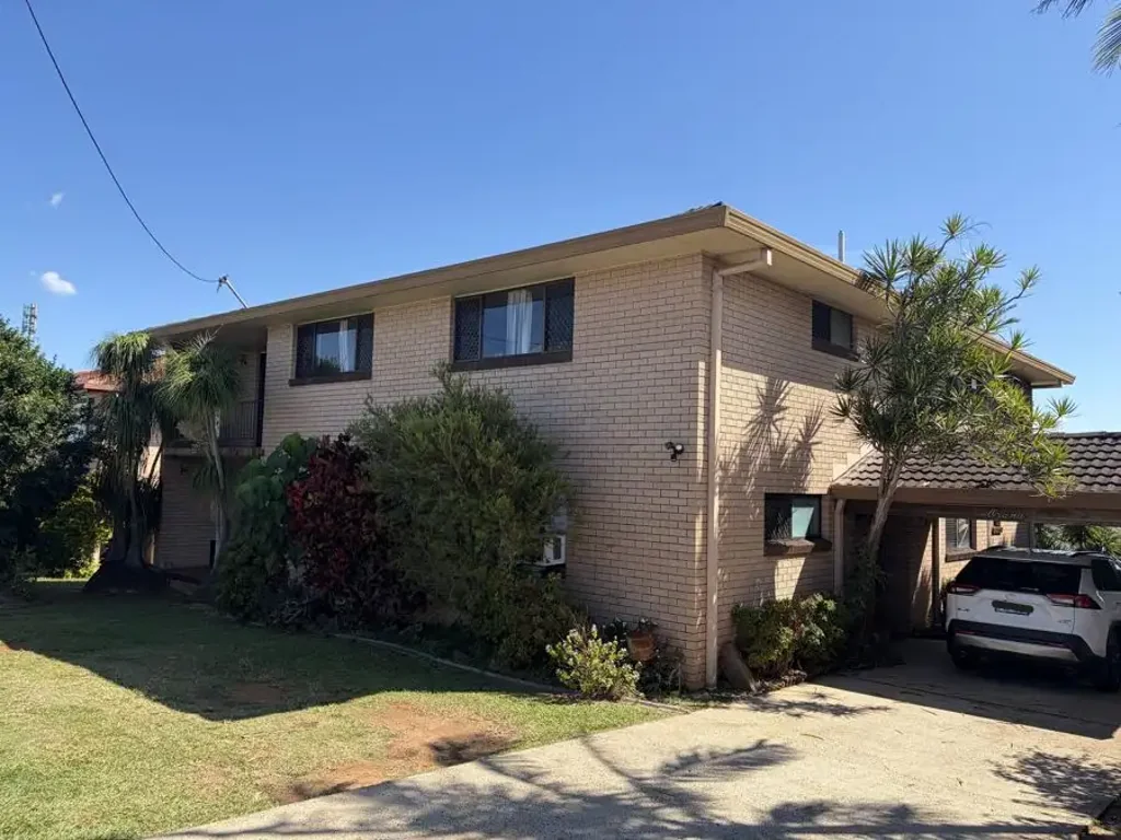 Spacious Upstairs 4-Bedroom Unit