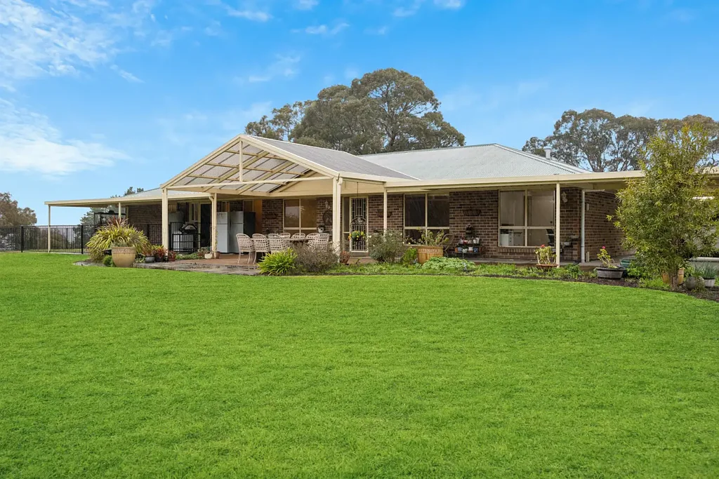 Mount Barker 5 Bedroom A family entertainer's dream on 1.3 hectares in Mount Barker
